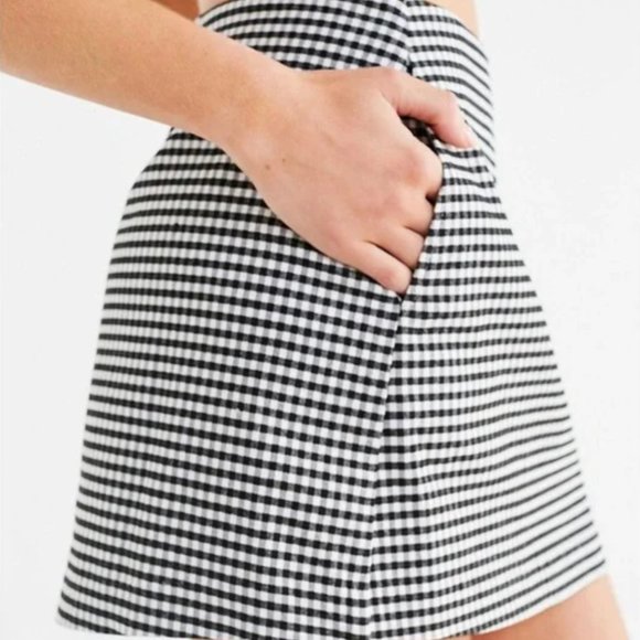 Urban Outfitters Black and White Gingham Mini Skirt with Pockets - Size L - Picture 11 of 11